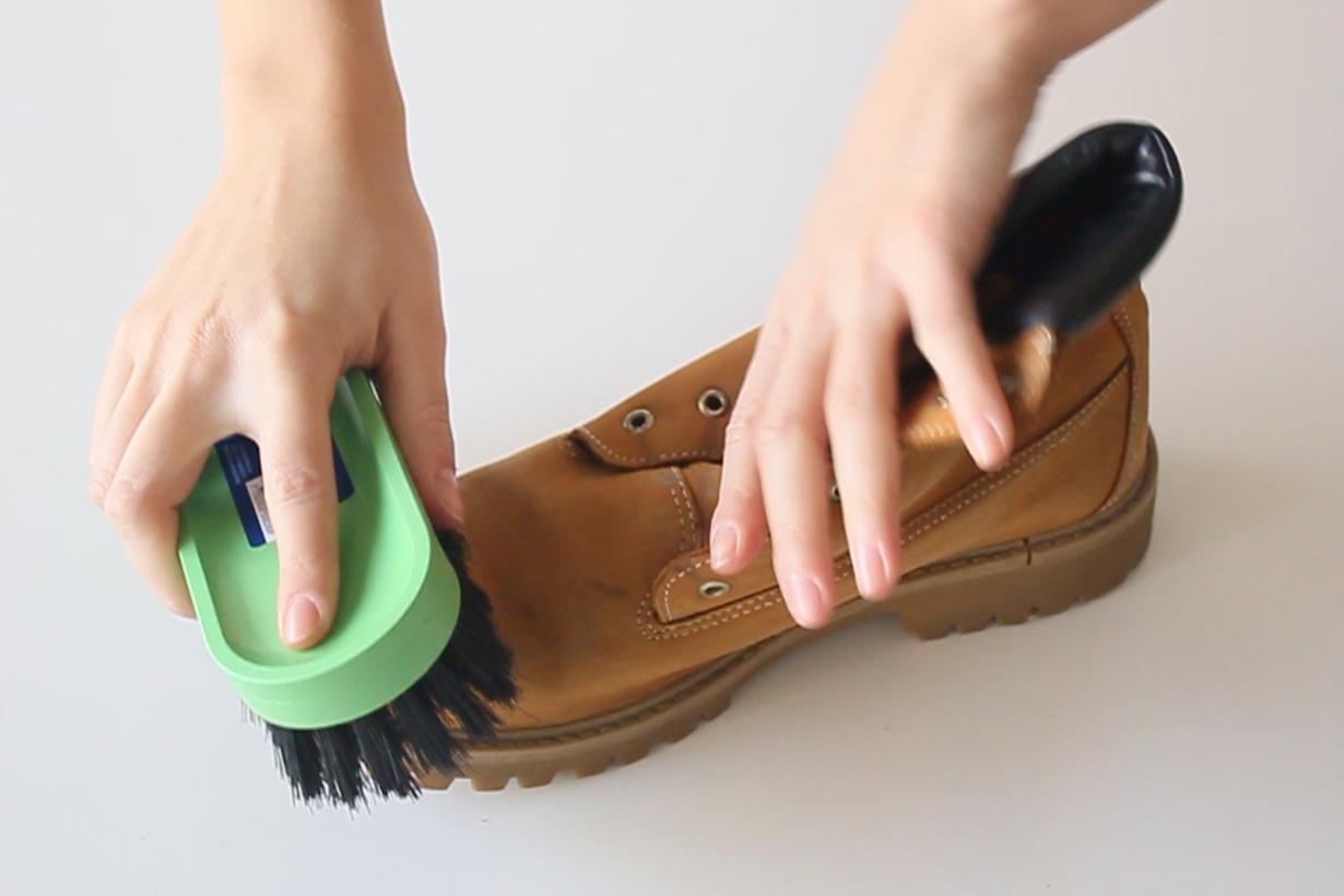 反绒皮靴子怎么打理,靴子的保养小技巧图解