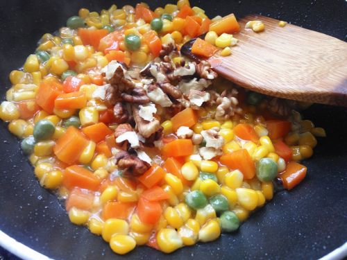 核桃仁广东家常菜,广东粤菜松子仁炒粟米