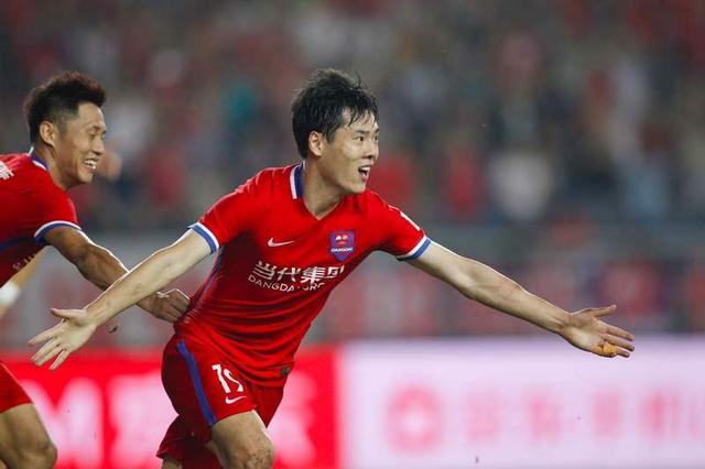 真牛！他从中甲来，坐稳重庆力帆主力，踢满全赛季，成中超第一人