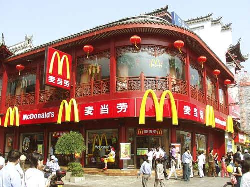 要不是麦当劳改名金拱门，我还不知道它靠社群赚了这么多钱！