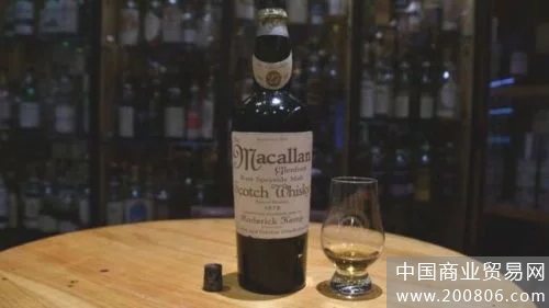 中国富豪一万美元点了一杯假酒