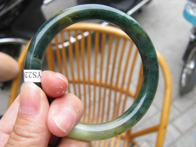 碧玉手镯价格多少,如何挑选和田玉碧玉手镯的好坏