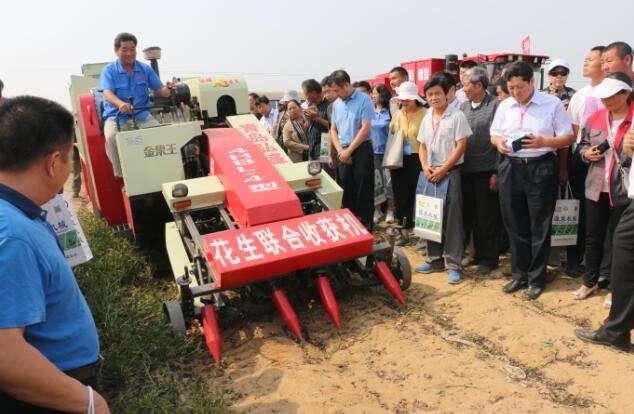 最新款花生收获摘果一体机,最新花生收获神机器