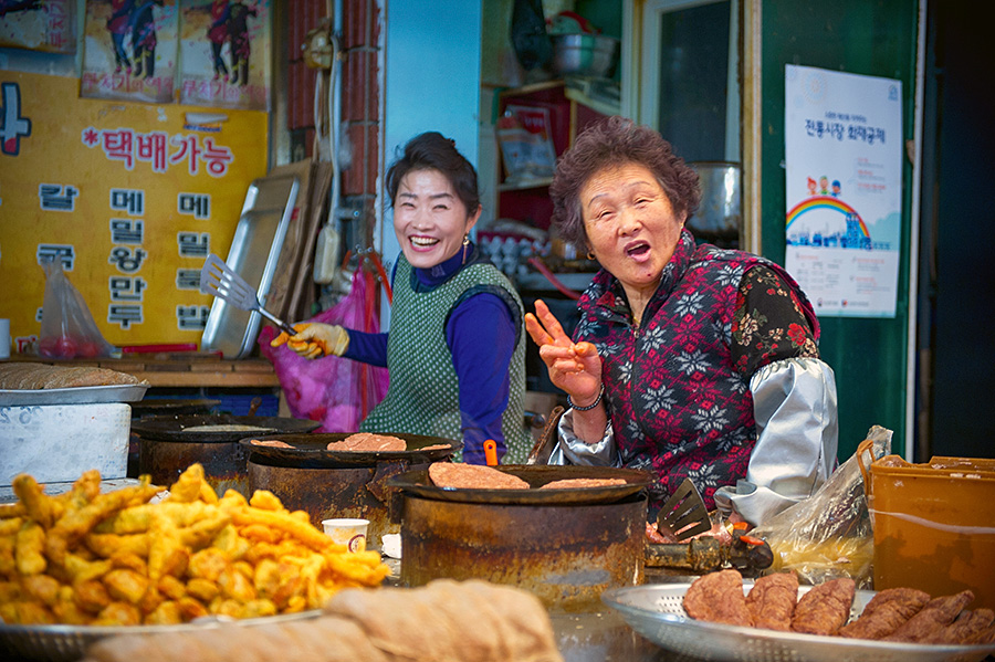 韩国女生街头小吃摆摊,广州韩国炸鸡摆地摊
