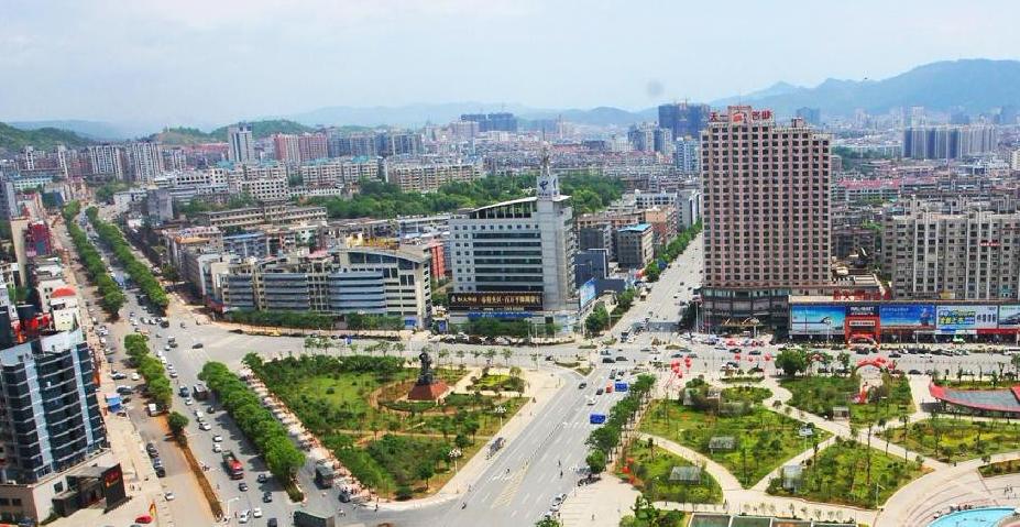 湖南郴州南大门在哪里,湖南郴州火车站在哪