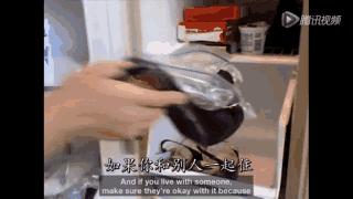 新买的鞋子挤脚怎么使鞋子变大,鞋子买小了可以试试这个方法