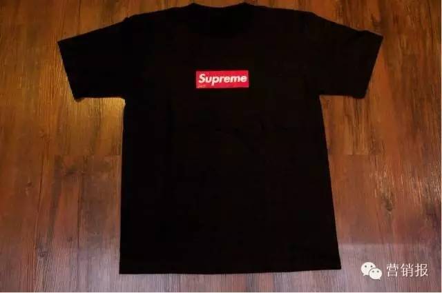 1件T恤卖上千元美金抢购现场需警察维持秩序，Supreme为什么这么牛！