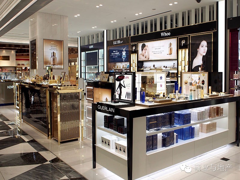 海外爆买族正激活日本，东京银座为此开出了最大商业体和最大免税店。。。