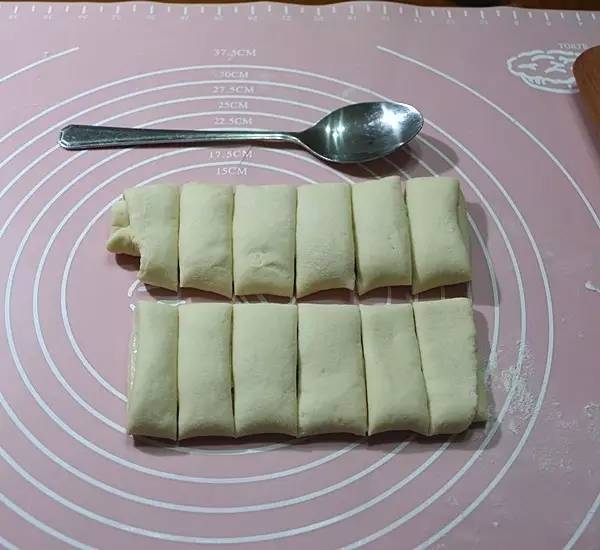 花卷怎么包又好看又简单,一次做400个花卷怎么操作