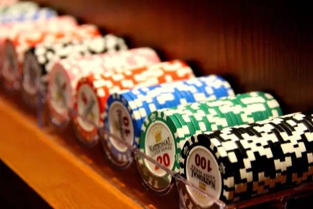 纸牌屋烤肋排店真实地址,纸牌屋烤肋排画面