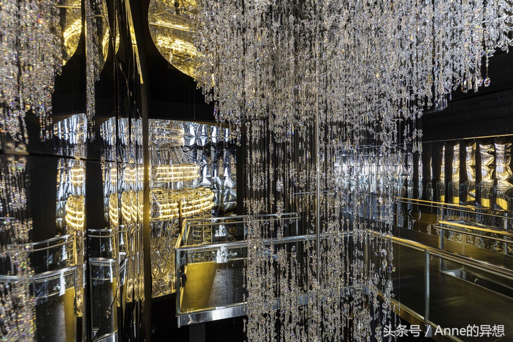 第一个施华洛世奇,第一个logo是什么