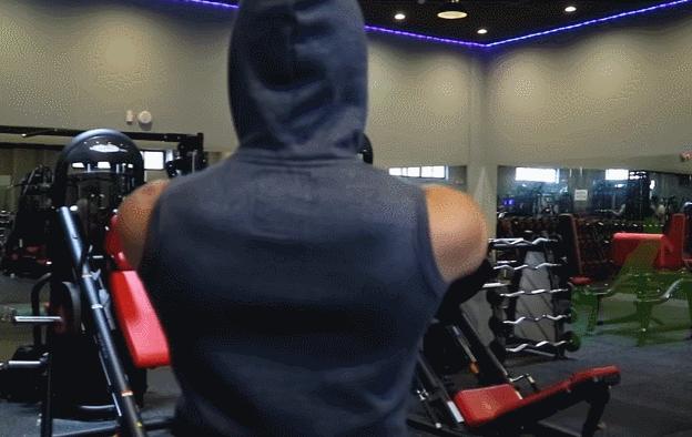 纠正胸往前倾,纠正左右胸肌不一致的动作