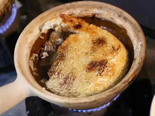 据说好的煲仔饭里的米饭啊，比肉还香！