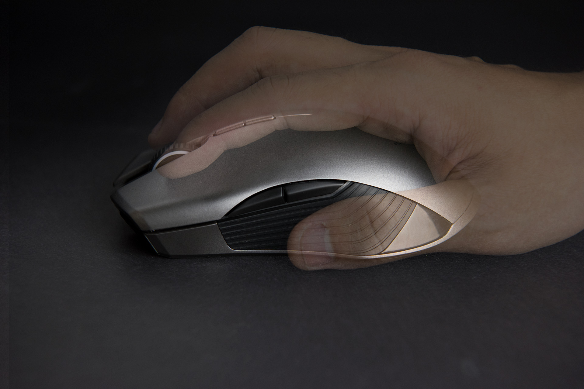 蝰蛇鼠标对称高背,雷蛇蝰蛇手感