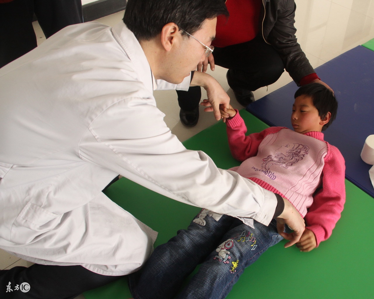 脑瘫门诊如何治疗痉挛性小儿脑瘫,小儿脑瘫最快的治疗方法