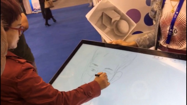 全球首款！超大尺寸原笔迹书写！苏州园区这款为专业设计者打造的触控屏究竟有何奥秘？