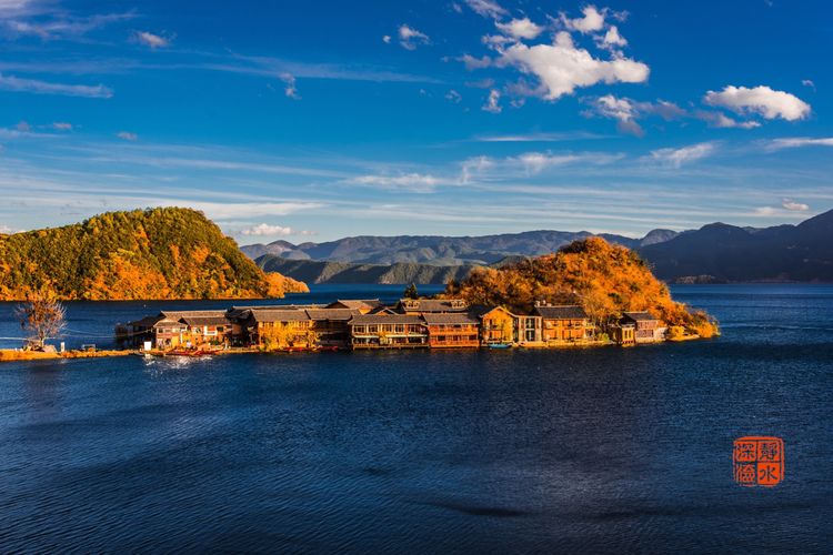 泸沽湖洗涤心灵的纯净之地,泸沽湖迷人的倒影