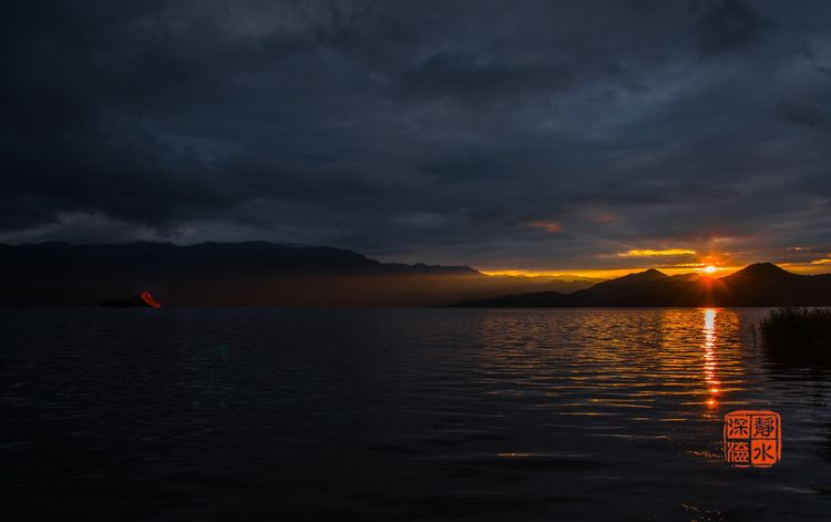 泸沽湖洗涤心灵的纯净之地,泸沽湖迷人的倒影