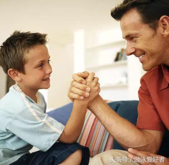 学游泳对孩子未来发展,游泳可以提升孩子哪方面的能力