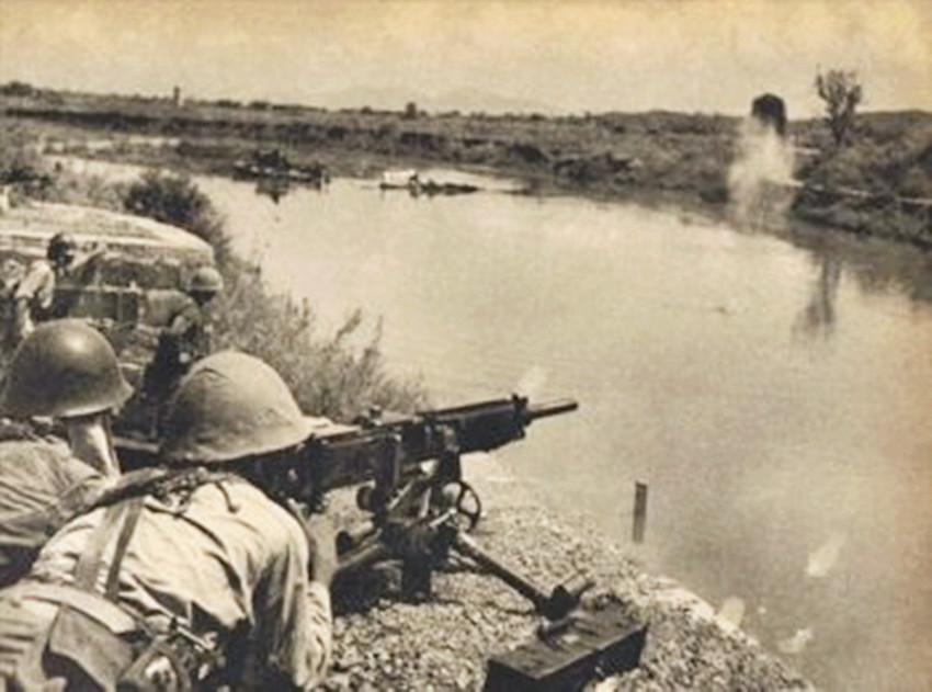 战场上重机枪怎么布置,打仗时机枪都是怎么分布