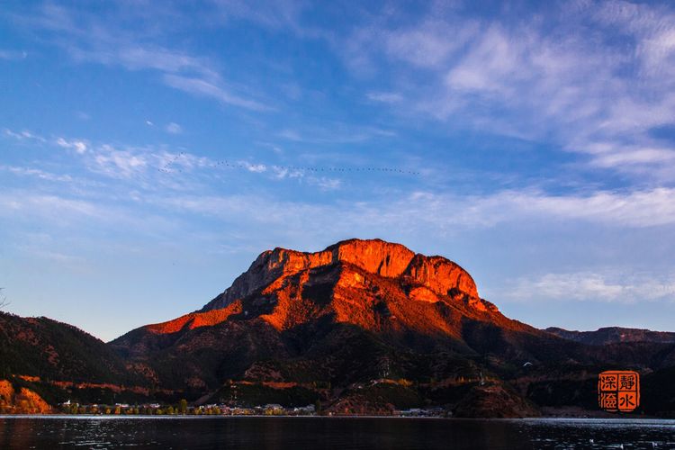 泸沽湖洗涤心灵的纯净之地,泸沽湖迷人的倒影