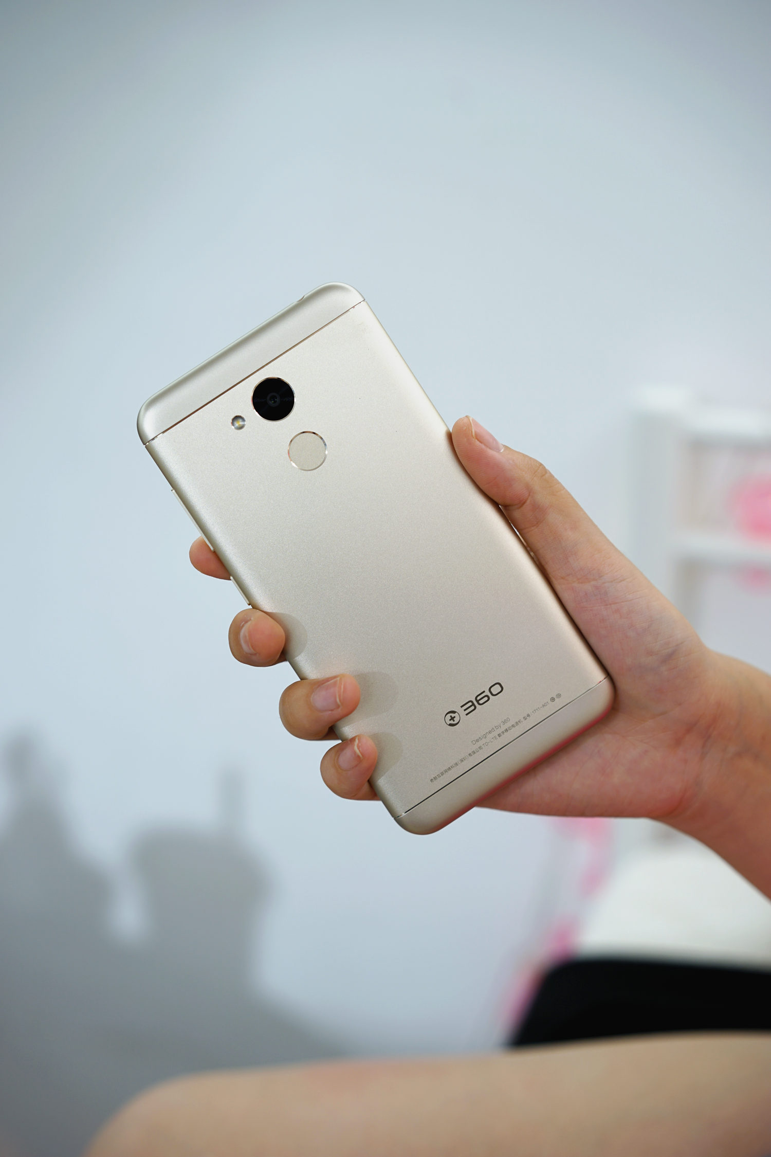 360手机vizza全新配色小镇蓝,360手机vizza