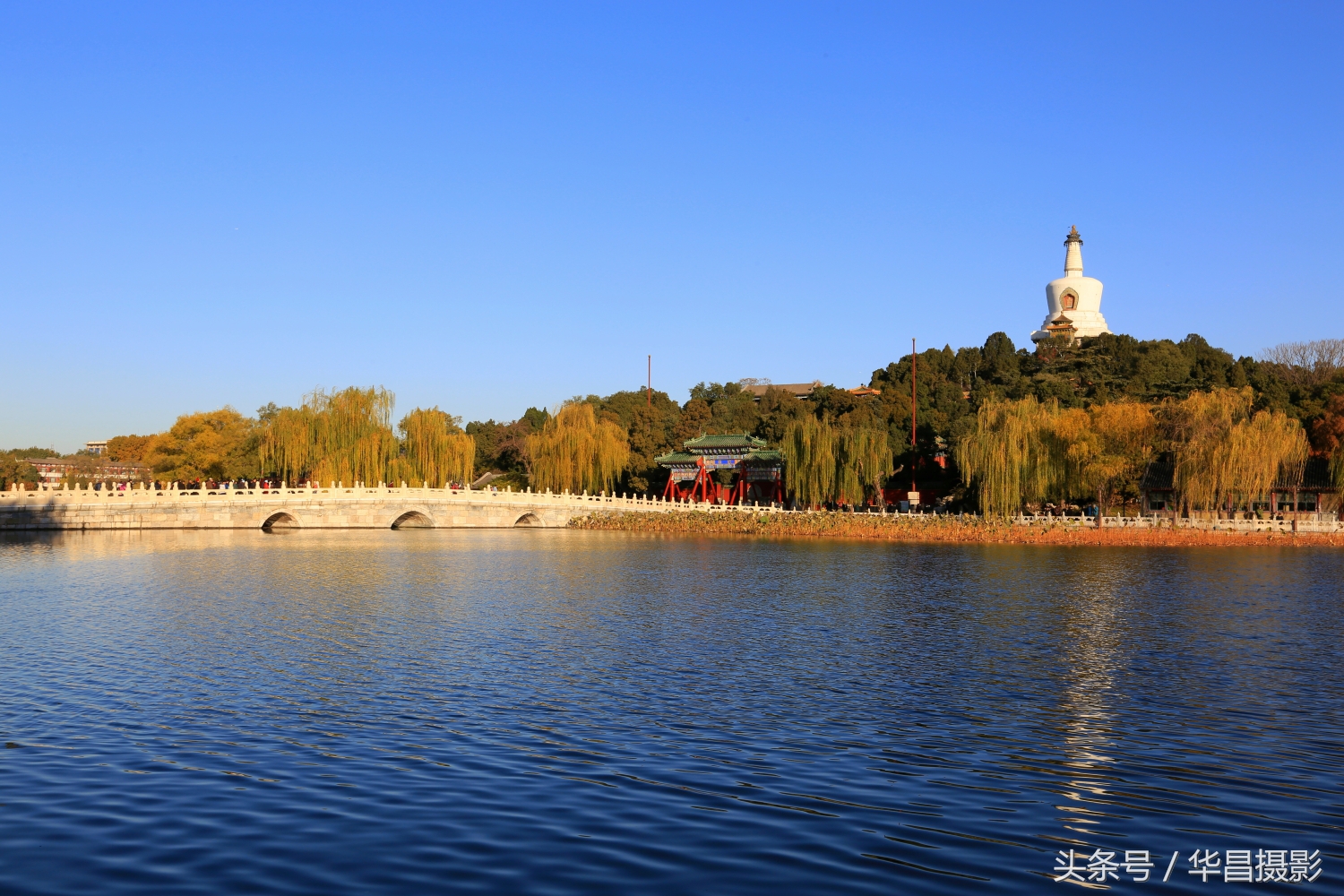 让我们荡起双桨的白塔是哪里,让我们荡起双桨和白塔的故事