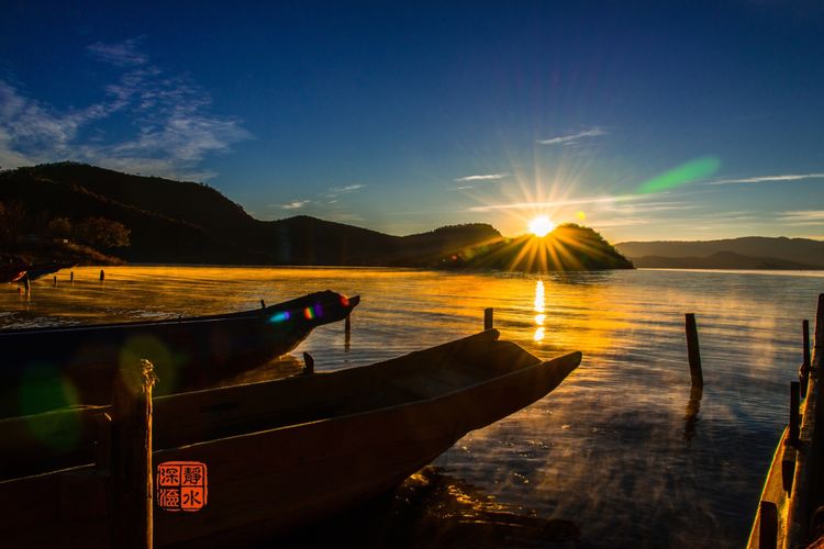 泸沽湖洗涤心灵的纯净之地,泸沽湖迷人的倒影