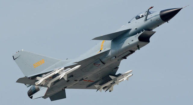 歼20和歼10哪个更厉害,歼20鸭翼幅度为什么那么大