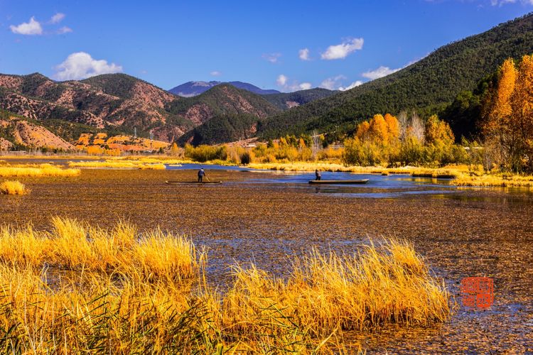 泸沽湖洗涤心灵的纯净之地,泸沽湖迷人的倒影