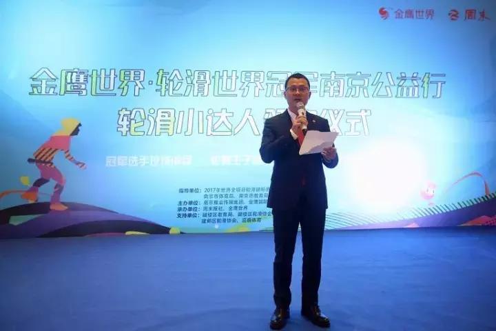 当“天空之城”遇上“动感轮滑”｜轮滑冠军林恩宁上演炫酷表演