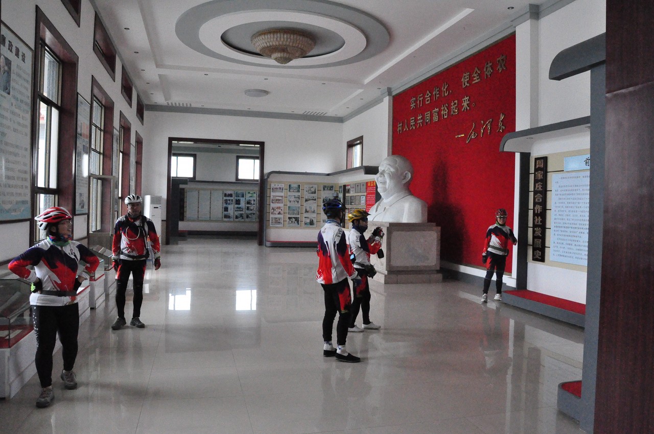 保留人民公社体制的有哪些地方,依然实行人民公社制度的十大名村