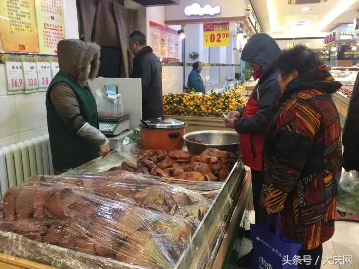 走访12家“地利生鲜”问题多！熟食、咸菜全“裸卖”……