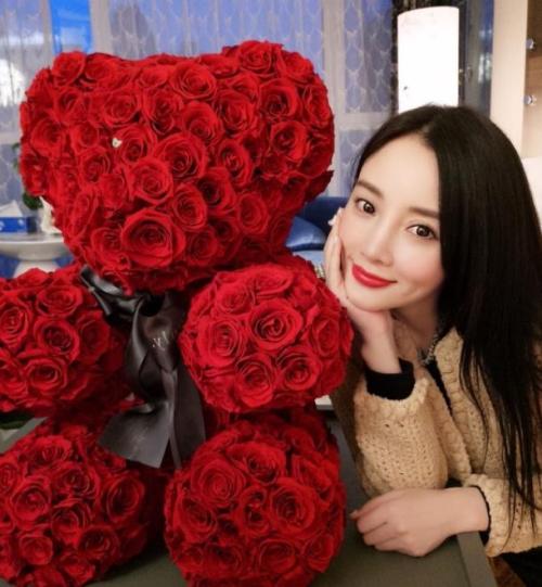 奶茶妹妹对刘强东的喜欢,奶茶妹妹给刘强东过生日