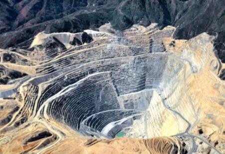 美洲版的愚公移山宾汉峡谷铜矿从高山变为千米巨坑