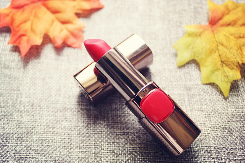 试色唇膏涂鸦金闪,欧莱雅纷绎滋润唇膏215是什么色号