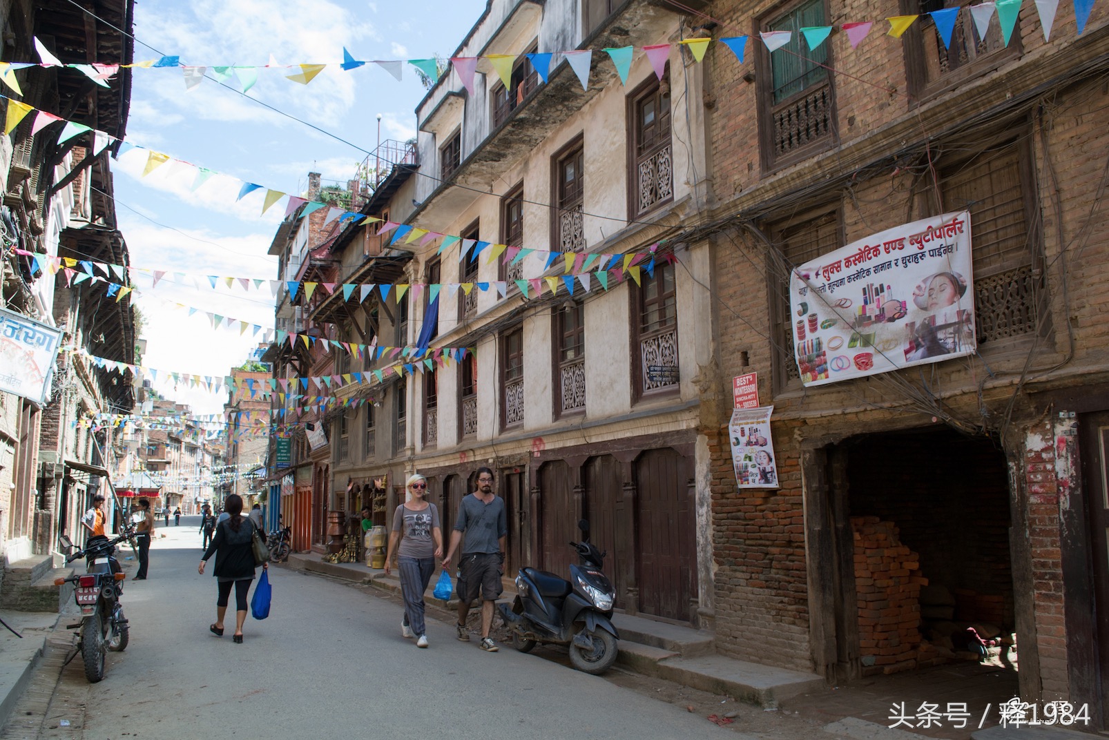 尼泊尔100元人民币能过怎样的生活 (100人民币在尼泊尔能买什么)