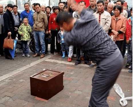 保险箱里藏120万现金,保险箱里放100万现金