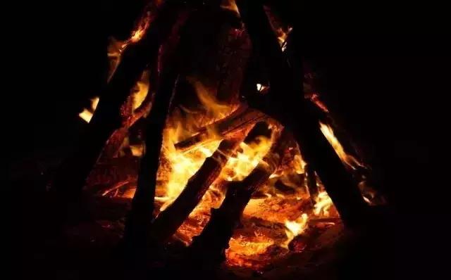 冬天来啦！开始烤火了，彭水人的烤火进化史，看看你到了哪一级？