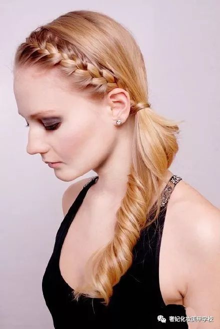 早春出游简单编发,这几款编发造型为你约会加分