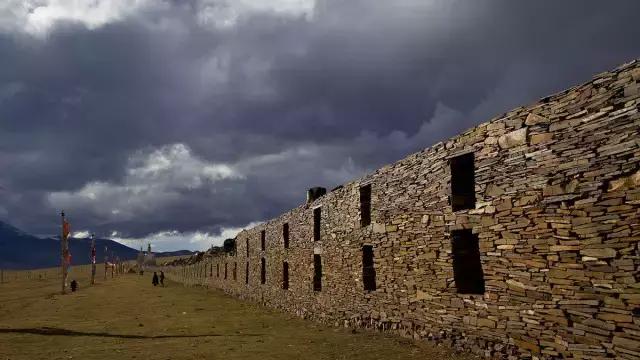 巴格玛尼墙到石渠多少公里,世界之最古城墙长城