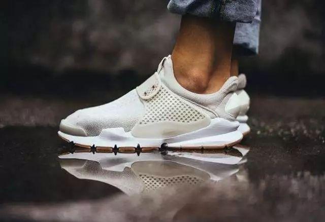 红遍全宇宙的“袜子鞋”，就问你懂多少？