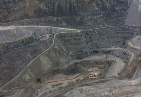 美洲版的愚公移山宾汉峡谷铜矿从高山变为千米巨坑