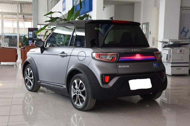 可能是最个性国产车，配无框车门、5块液晶屏，8万买它妹子更爱你