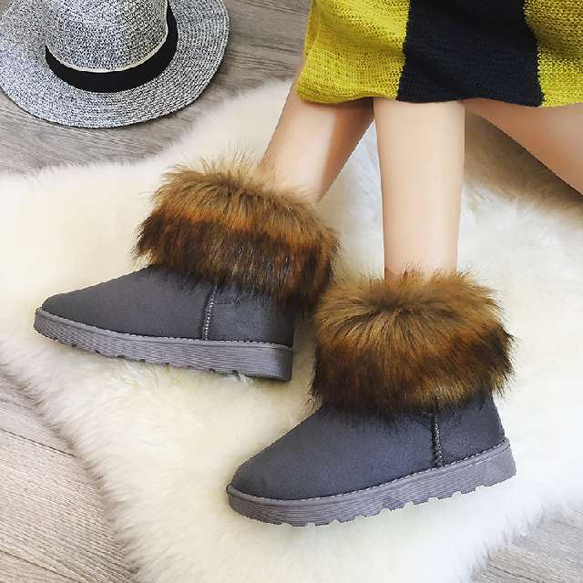 舒适百搭白色雪地靴穿搭,天气寒冷雪地靴