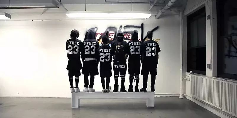 一件卫衣卖300多贵吗,一件卫衣穿两年逆袭