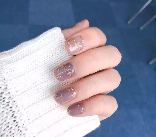 适合夏天显白的指甲油,显白大气夏款指甲油颜色推荐