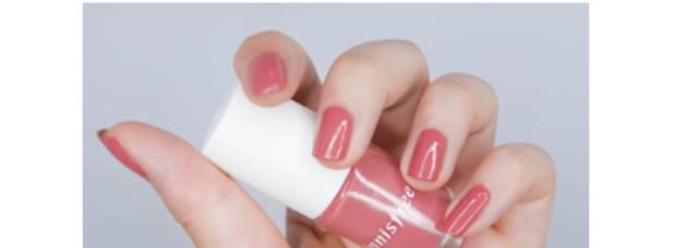 适合夏天显白的指甲油,显白大气夏款指甲油颜色推荐