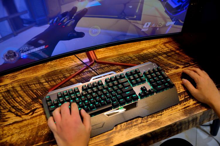 末日铁拳无后摇,末日铁拳e技能