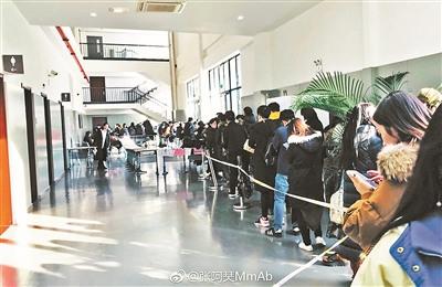 中戏羽绒服明星,中戏羽绒服校内代言